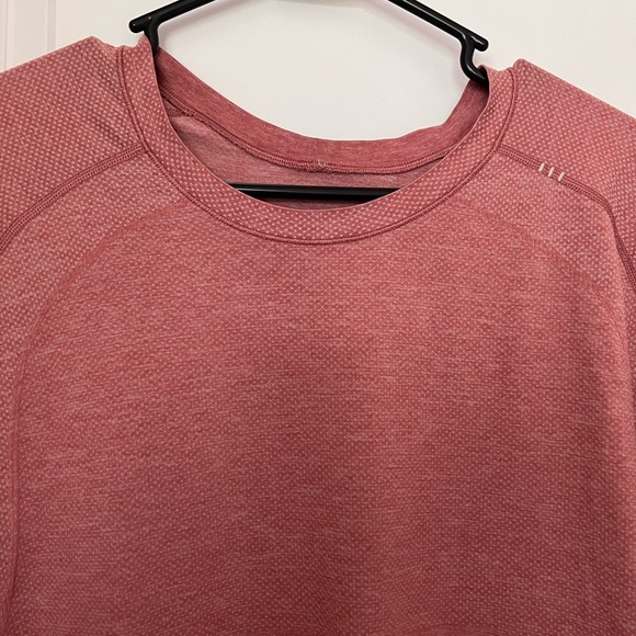 Lululemon Metal Vent T-Shirt - Picture 2 of 3